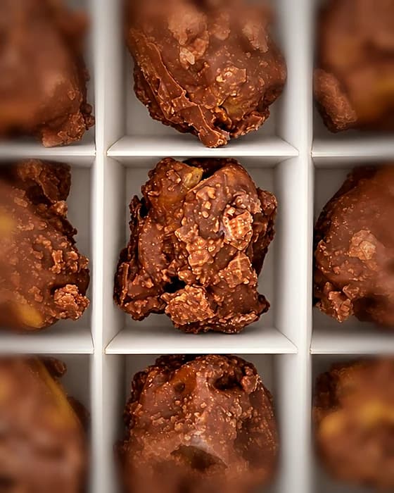 A Sukkari KitKat piece up close, in its compartment of the box